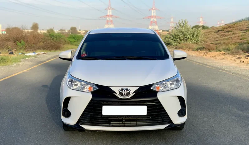 
								Toyota Yaris E full									